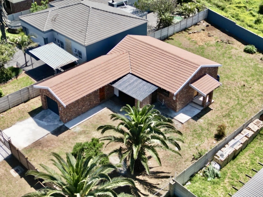 4 Bedroom Property for Sale in Bluewater Bay Eastern Cape